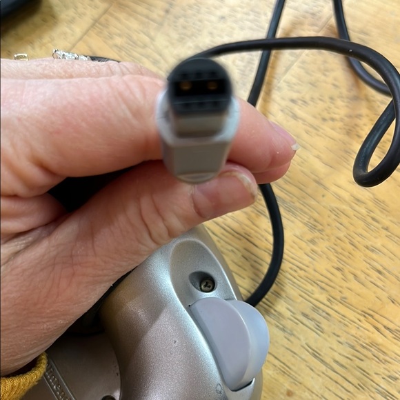 Nintendo GameCube Silver Controller - Picture 4 of 4